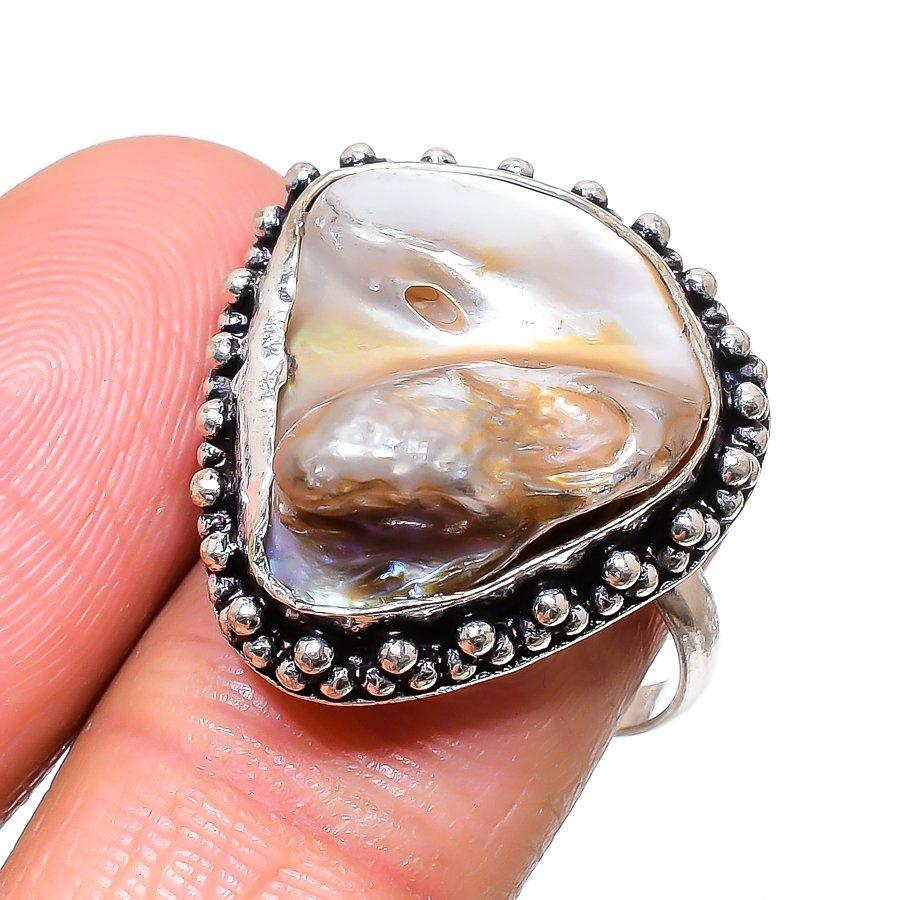 Кольцо из серебра 925 пробы с натуральным жемчугом Бива, размер 8 E6E15