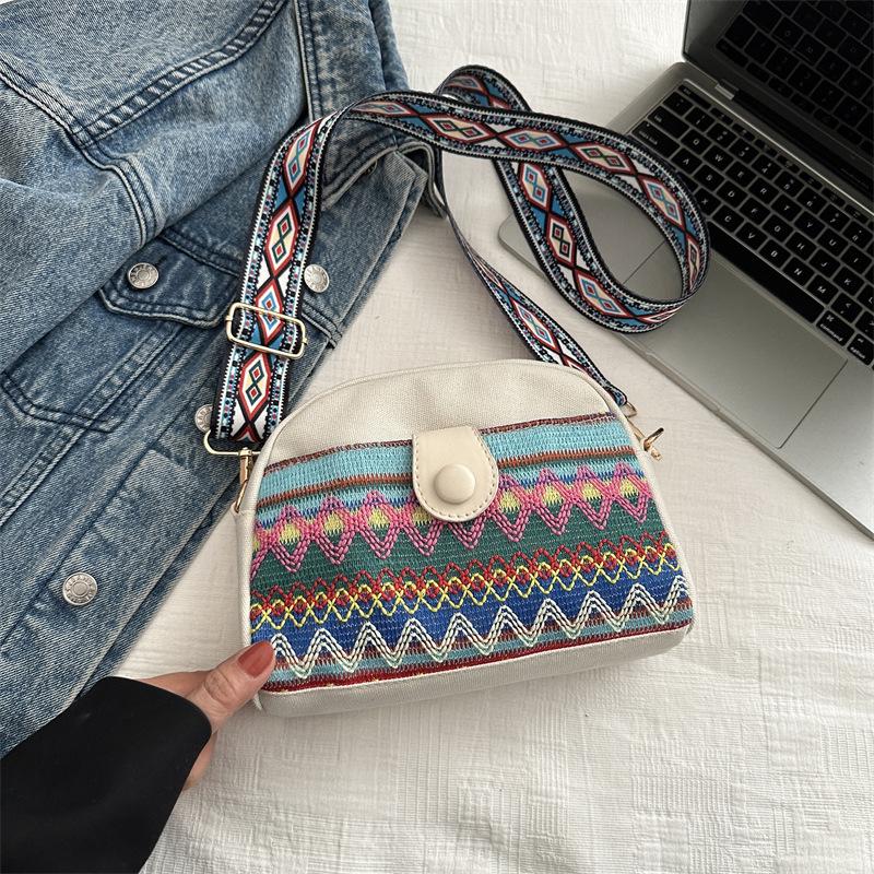 Ethnic Style and Personalized Trendy Women's Bag In Spring New Style Fashionable  Simple  Large Capacity Retro One-shoulder Crossbody Small Square Bag