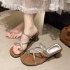 Набор шлепанцев с пальцами женская верхняя одежда 2025 лето новая мода внешняя торговля маленький толстый каблук нескользящие ретро крутые шлепанцы