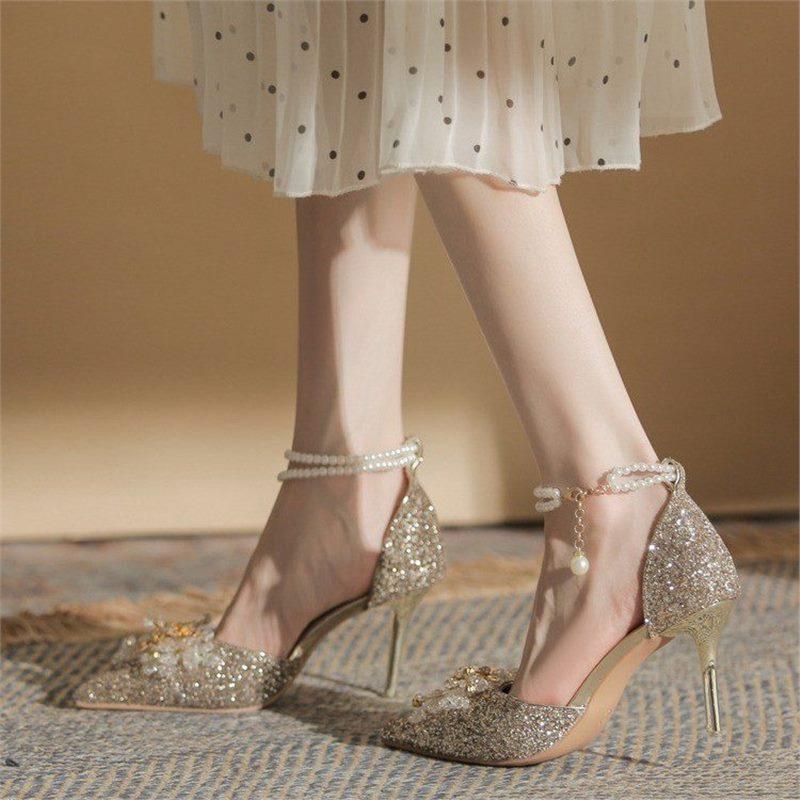 Женские туфли на высоком каблуке лето 2024 новые высококлассные красивые свадебные туфли с острым носком и мелким вырезом, сандалии с жемчужной надписью для женщин