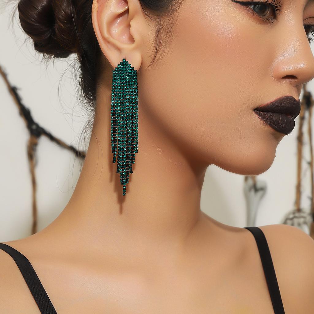 Бесцветные красные длинные серьги с бахромой, гипоаллергенные и изысканные серьги-сотки