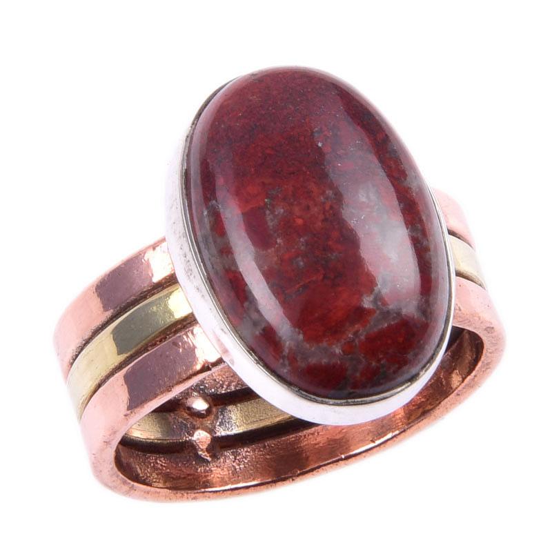 Кольцо из двухцветного серебра 925 пробы с натуральным красным драгоценным камнем яшмой S.7 y8j47