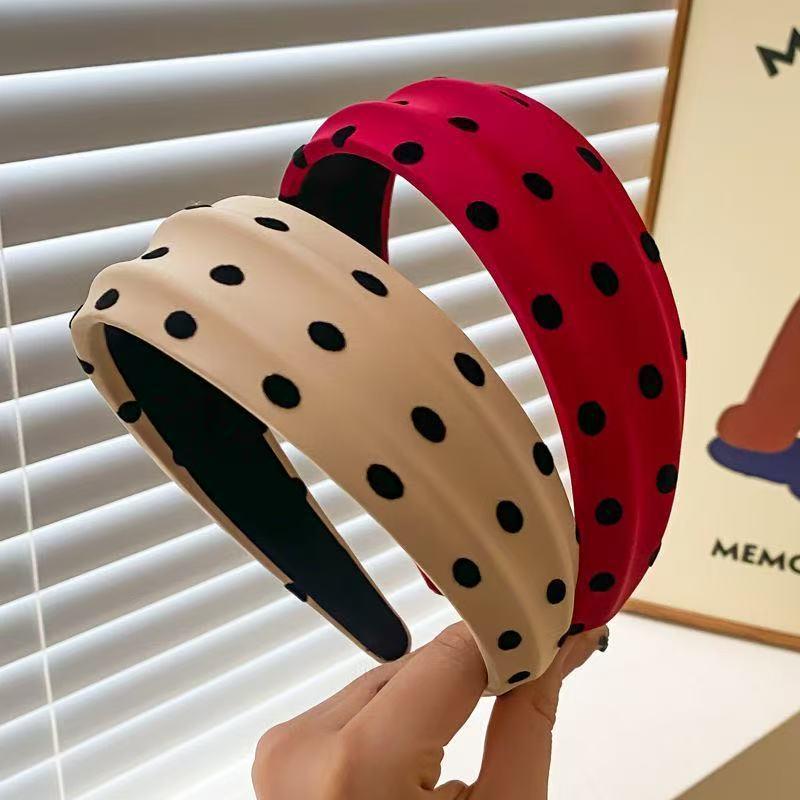 Женская повязка на голову в горошек 2025: Высококлассный, широкий дизайн для более стройного вида