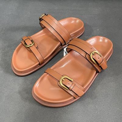 Модные женские сандалии на плоской подошве в ретро-дизайне, с модной металлической пряжкой, летняя пляжная обувь 2025 для леди, обувь из мягкой ПУ-кожи на толстой подошве