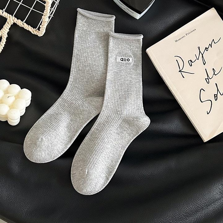 Женские осенние новые однотонные носки-гольфы без косточек с вышивкой букв