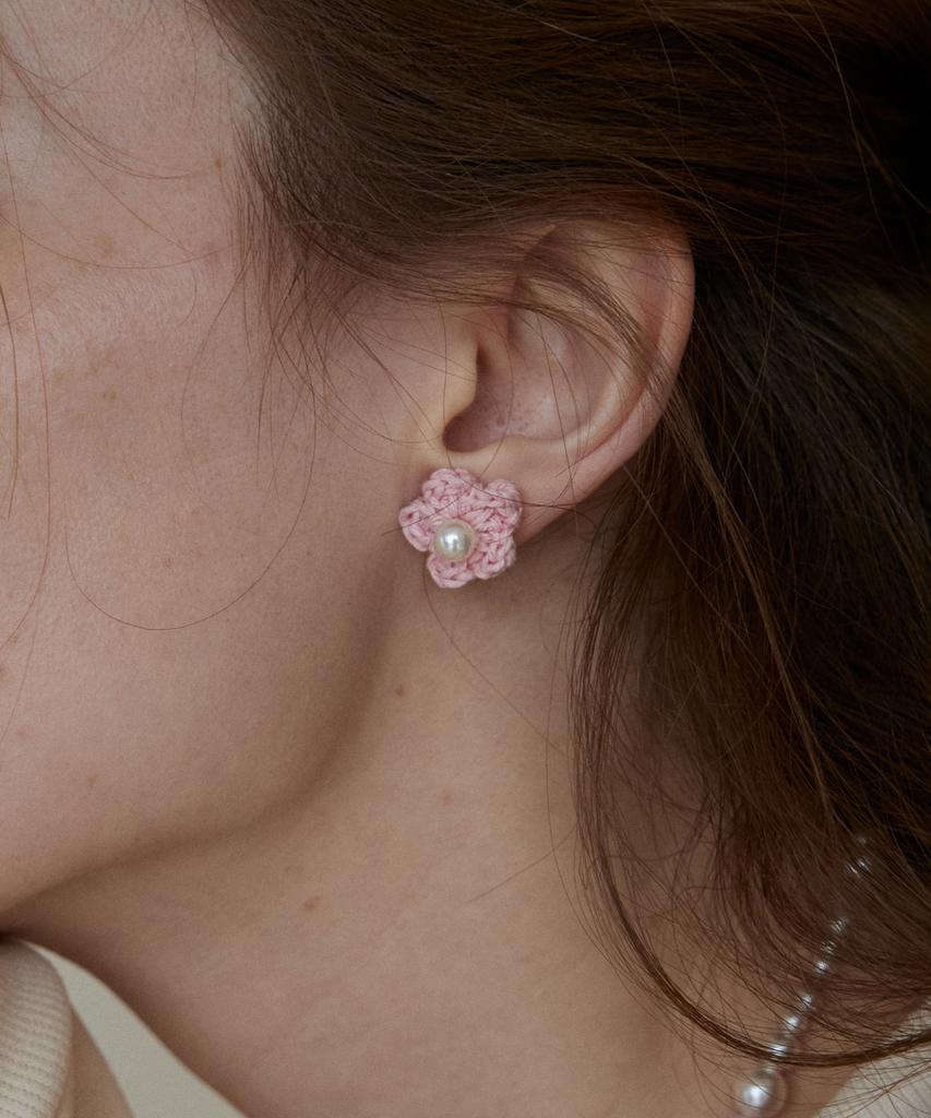 Merrymotive Spring Flower Pearl Earring (Pink)