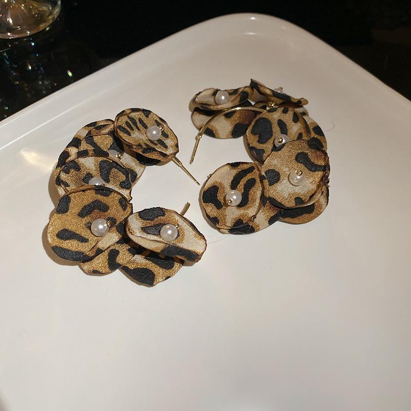 Ретро Гонконгский стиль Серьги-кольца с леопардовым принтом из серебряной иглы Легкая роскошь Высококлассные серьги с темпераментом Нишевые серьги Женские