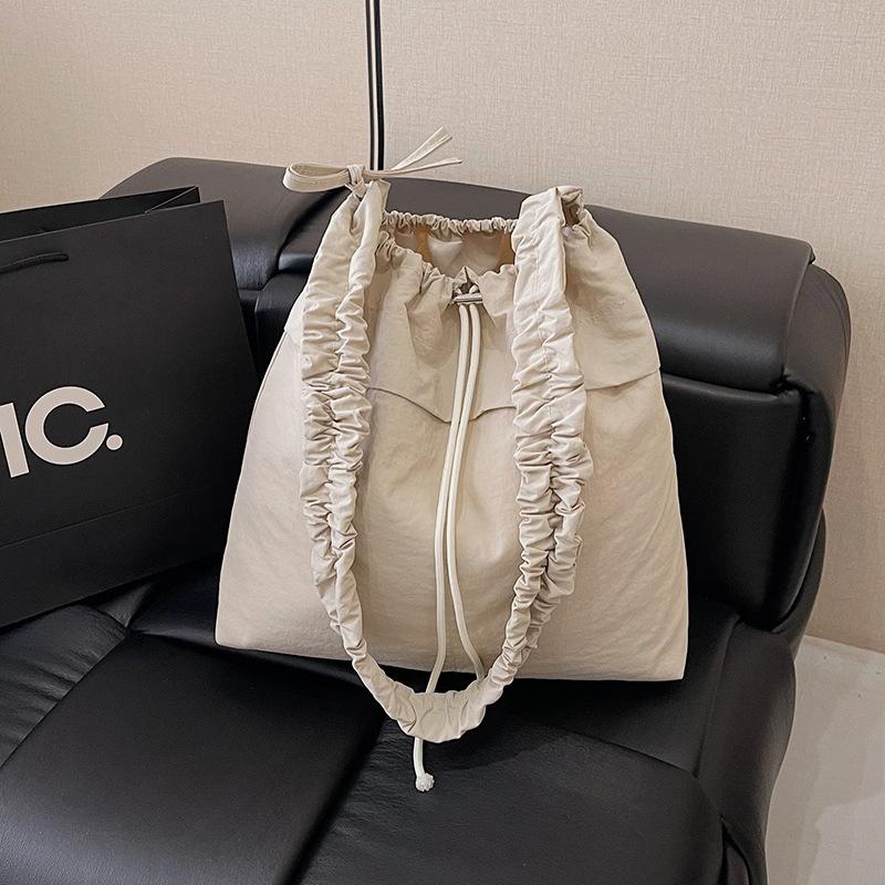 Fashion Drawstring Shoulder Women's Bag 2025 New Nylon Messenger Bag Korean Version Niche Casual Art Canvas Bucket Bag
