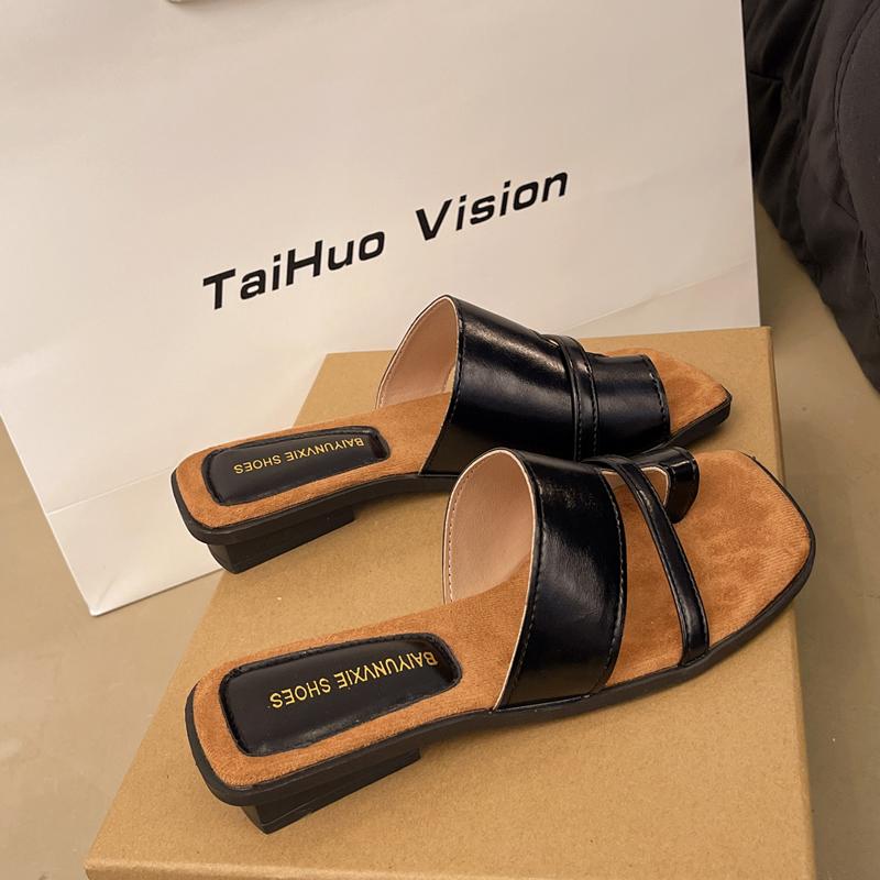 Женские ретро шлепанцы с низким каблуком и перемычкой между пальцами, женская летняя уличная обувь 2025, новая корейская версия, подходят к юбкам, римские пляжные прохладные шлепанцы