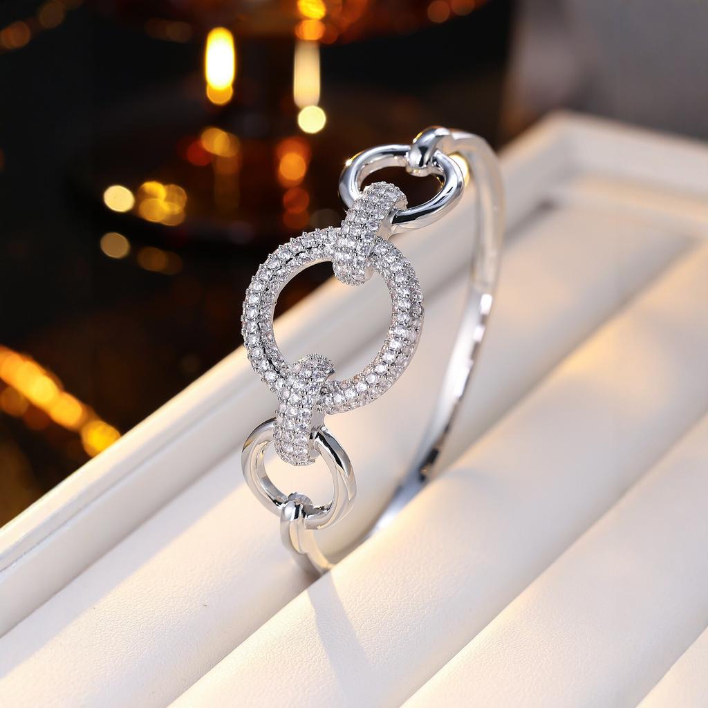 Simple and Exquisite Rings with Staggered Openings for Women, Fashionable, High-end Accessories Bracelets