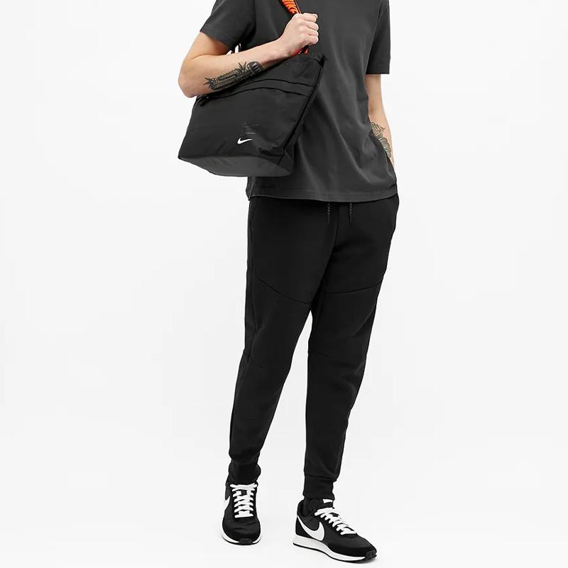Nike Спортивные штаны Tech Fleece CU4495-010