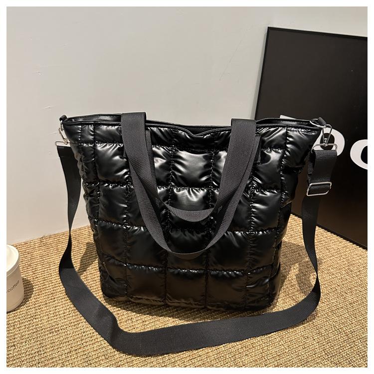 Вышитая нитью квадратная простая модная большая вместимость 2024 новый тренд повседневная портативная сумка через плечо косая сумка