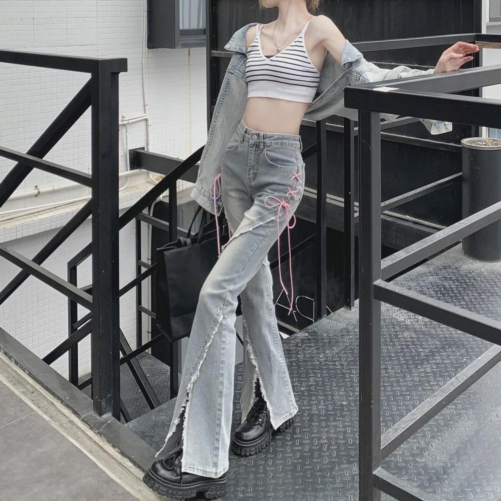 Женские джинсы клеш ретро с высокой талией и розовыми бретелями