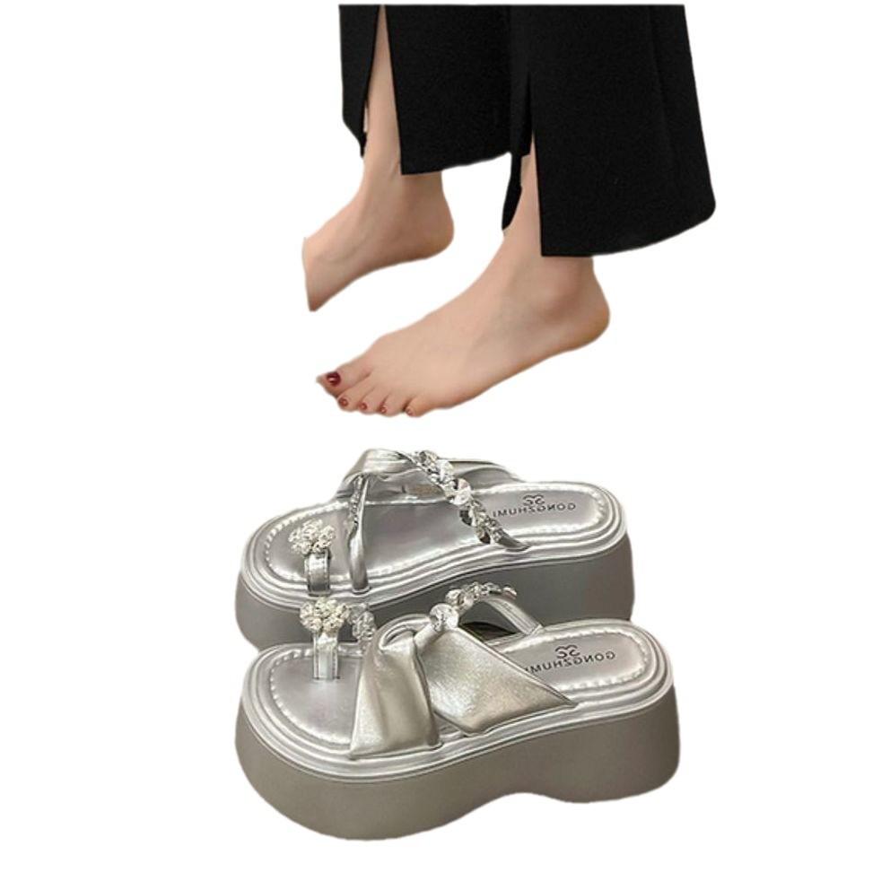 Сандалии женские верхняя одежда лето 2024 новые маленькие на толстой подошве высокие каблуки со стразами покрытие носка классные тапочки увеличивающие рост обувь