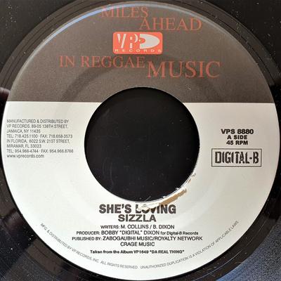 Пластинка 7 дюймов SIZZLA - She's Loving VPS8880 VP Records 1999 Ямайка Регги, Ска и Даб Б/у