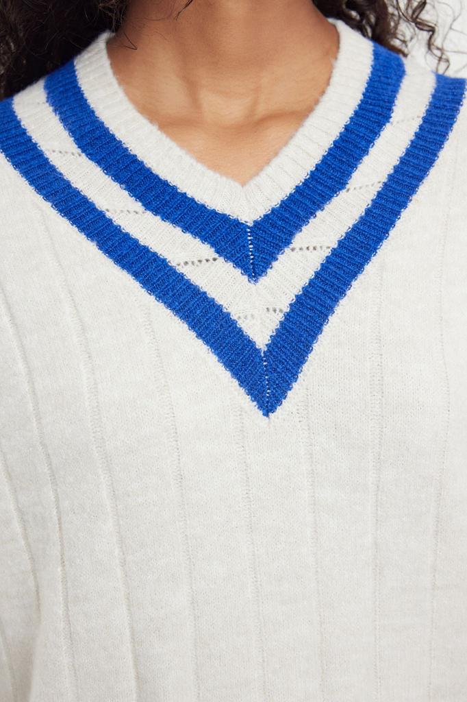 Women's Elegance Style Sweater Stone Soft Textured V-Neck Color Blocked Knitwear Sweater