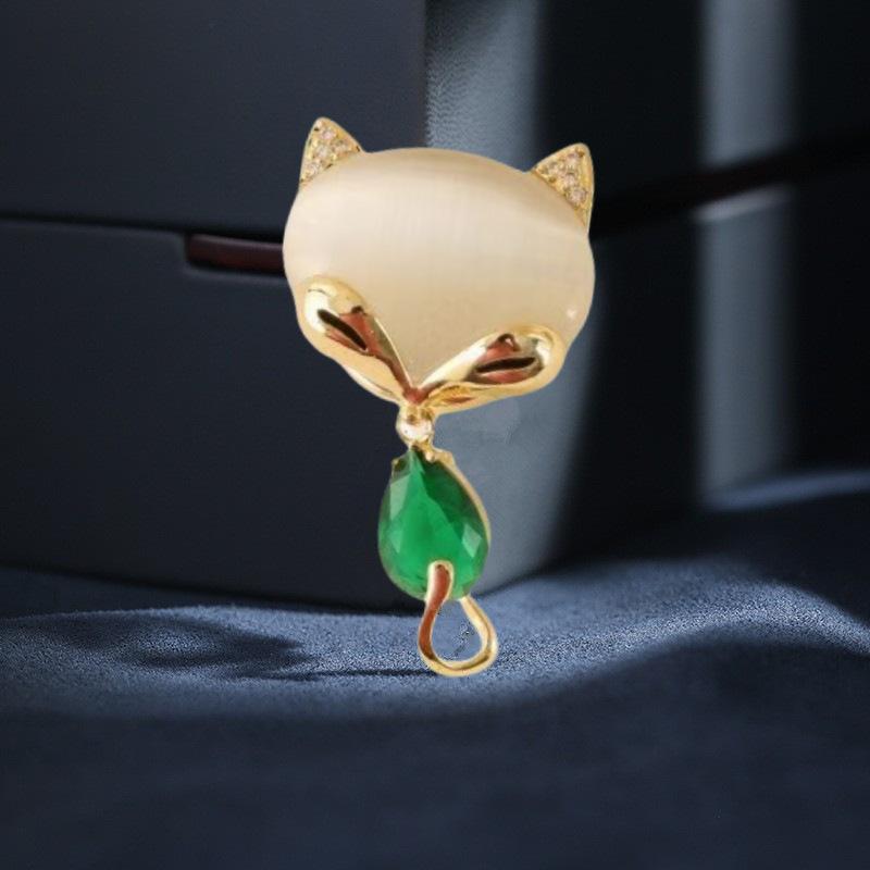 Emerald Magnetic Buckle Brooch Women'S High Sense Niche Inlaid Opal Temperament Corsage Versatile Clothing Accessories
