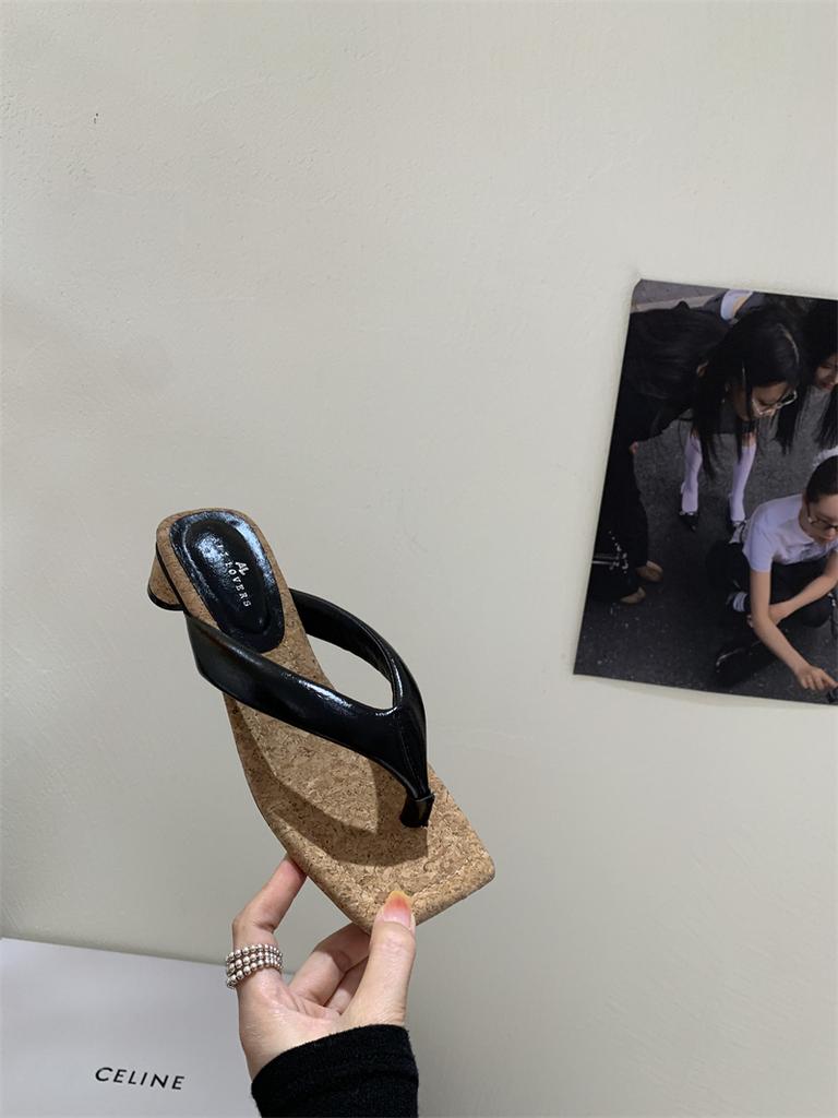 Fashion Square Heel Slippers Casual Rubber Flip Flops Shoes Woman 2025 Shale Female Beach Pantofle Block Luxury Soft Hawaiian Sabot New