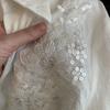 Женская белая свободная рубашка с длинным рукавом на пуговицах с цветочной вышивкой