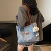 Сумка женская большой вместимости на плечо 2025 новая весна-лето студенческая модная подмышечная портативная сумка-тоут