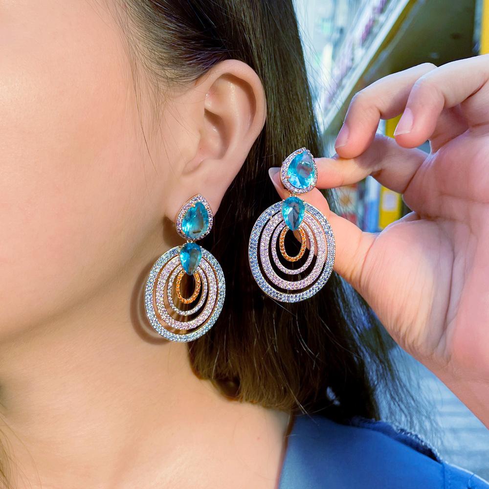 Роскошные серьги-капли CMM с несколькими круглыми цветными циркониями и большими каплями