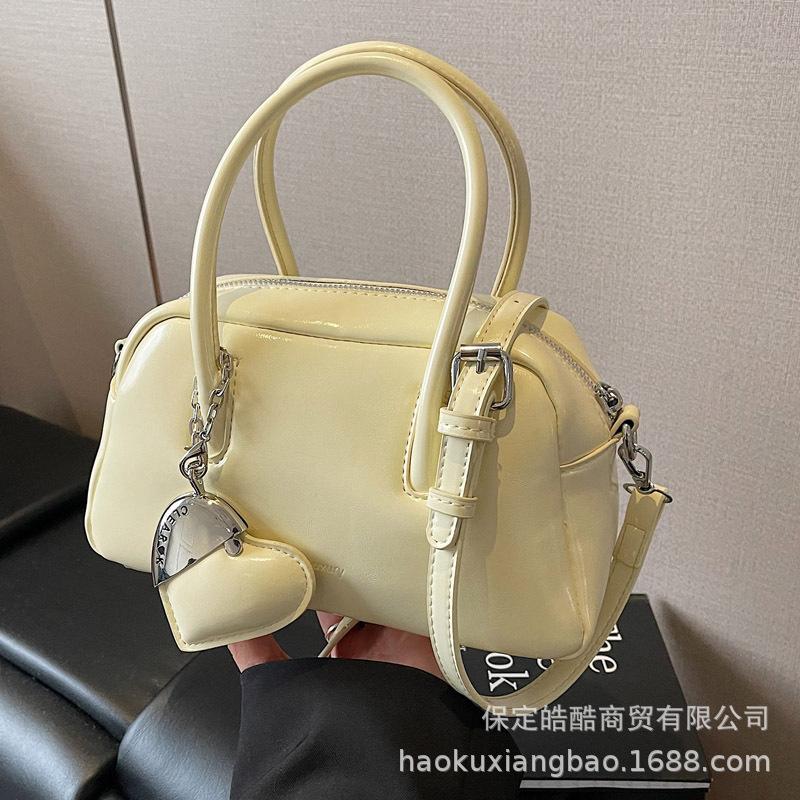 Trendy texture handbag 2025 autumn new fashion foreign style shoulder bag large capacity solid color simple messenger bag
