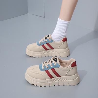 2025 весна маленькие белые туфли новая корейская версия ins студентки платформа увеличение спортивная доска обувь повседневная уличная съемка 1A51