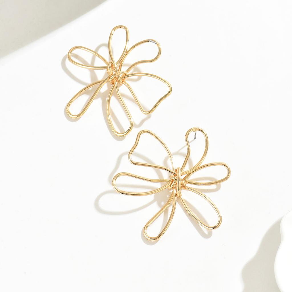 1 пара модных минималистичных полых цветочных асимметричных сережек для женщин, подходят для повседневного ношения, отпуска, свидания, подарка паре