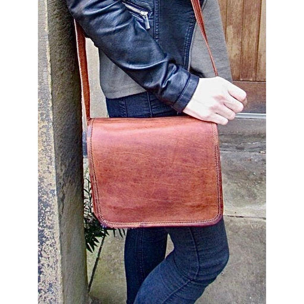 Сумка для папы, однотонная кожаная сумка-почтальонка спереди, коричневая кожаная мужская сумка через плечо размером 7 x 9 дюймов, кожаная сумка через плечо для него, простая сумка унисекс с простой передней частью.