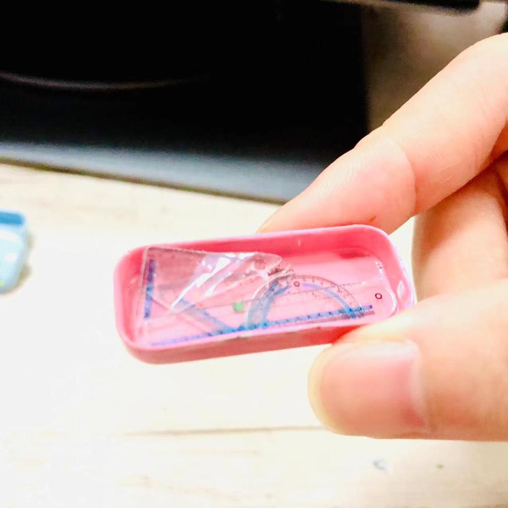 Миниатюрный офисный макет канцелярский набор: Пенал, Блокнот, Альбом для эскизов, Линейка, Штангенциркуль, Мелок (1:12 шкала)