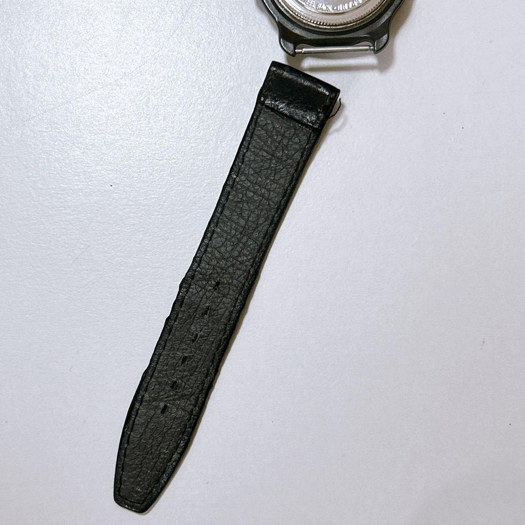Подержанные швейцарские армейские часы VICTORINOX, кварцевый циферблат белый, работоспособность не подтверждена, кожаный ремешок снят (Сторона 6 часов), красивый замок, не прилипает,