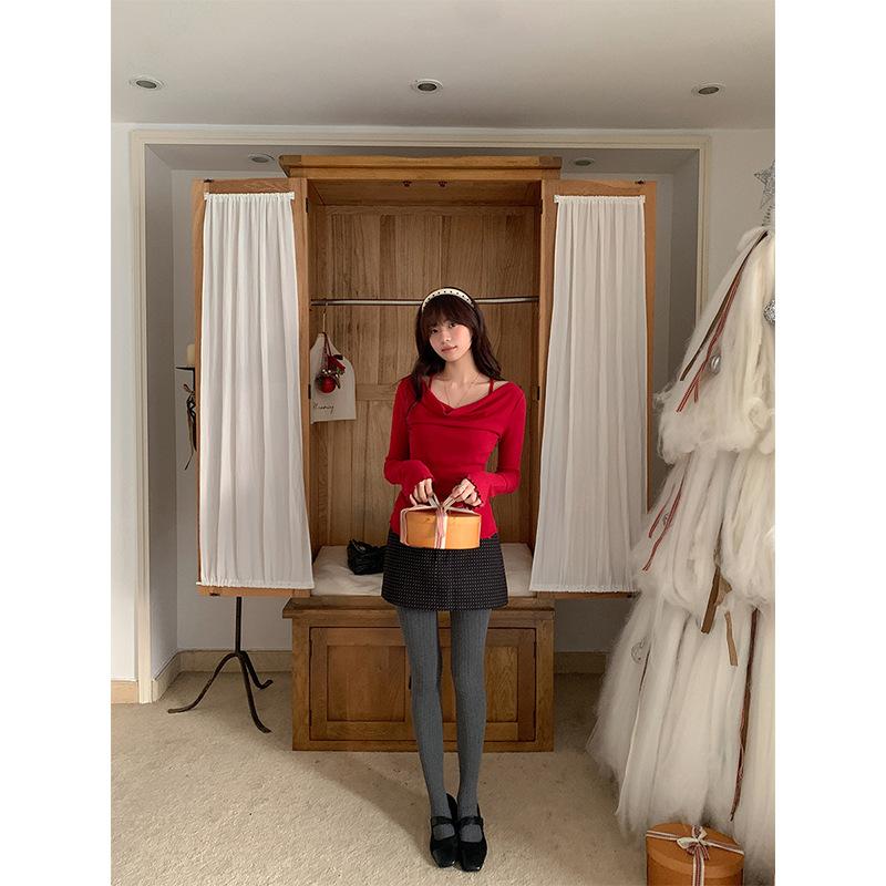 Pure Desire One-shoulder Exposed Collarbone Long-sleeved T-shirt Women's Autumn and Winter New Christmas and New Year Red Inner Bottoming Waist Top