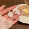 Серебряная игла белая капельная глазурь квадратные серьги-гвоздики женские ретро легкая роскошь темперамент геометрические серьги серьги для commuters
