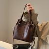 New Autumn and Winter Retro Fashion Simple Texture Bucket Bag Versatile Shoulder Messenger Commuter Bag