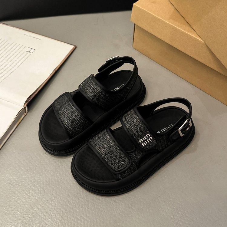 Женские сандалии 2025 лето новые высококлассные на толстой подошве на липучке повседневные универсальные для улицы с юбкой пляжные сандалии