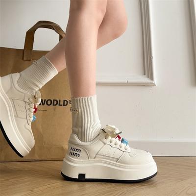 Универсальные, легкие, модные маленькие белые туфли на толстой подошве, женские новые модели 2025 года, популярность возросла, и студенческие спортивные туфли для отдыха
