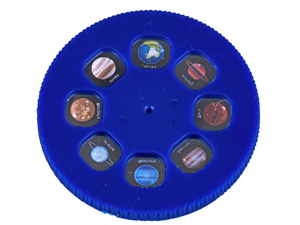 2-in-1 Montessori solar system set + projector displays planets