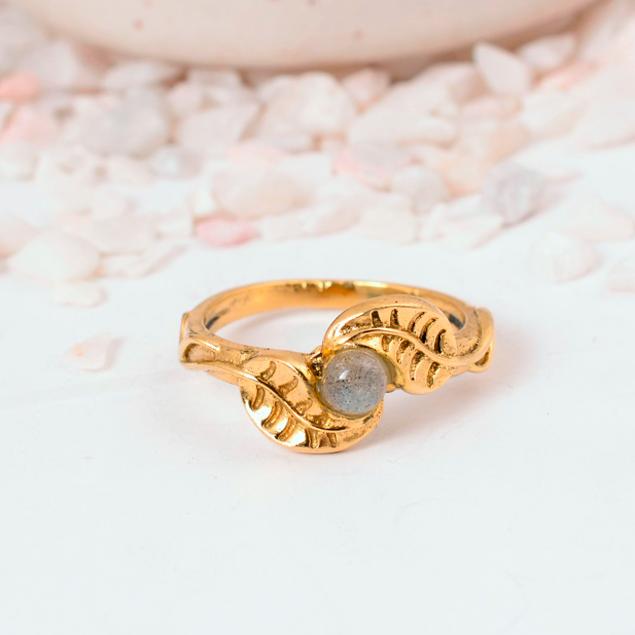Delicate Leaf Wrap Gold Labradorite Ring: Nature-inspired Gemstone Jewelry with a Small, Iridescent Stone and Sculpted Leaf Band.