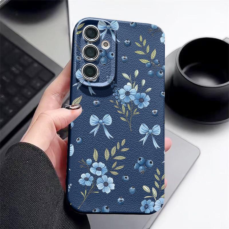 Чехол с цветочным рисунком «Черничные бантики» для Samsung S26 S25 S24 Ultra S23 S22 S21 FE A15 A16 A17 A26 A35 A36 A37 A54 A55 A56 A57 5G с текстурой кожи.