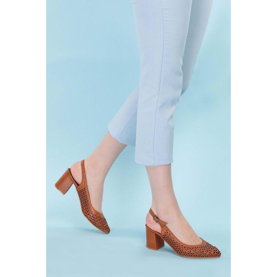 Женские стильные босоножки из натуральной кожи на среднем каблуке