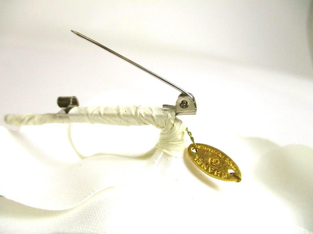 Оригинальная брошь-корсаж CHANEL Camelia White Canvas #a432, восстановленная