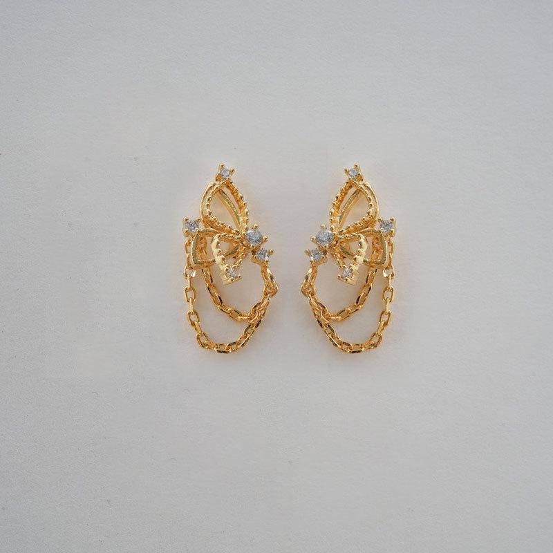 Серьги в корейском стиле с объемной цепочкой-бабочкой и кисточками Темпераментная суперфея