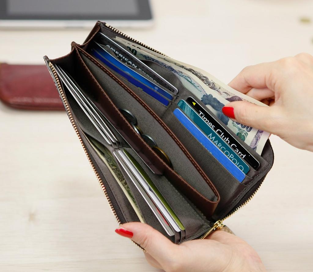 Сделано в Японии Металлическая гравировка Глянцевый блеск Винтажный металлик Итальянская кожа коровья кожа Молния Длинный кошелек Золотой [Нейтральный серый] Женский [Винтажный металлик]