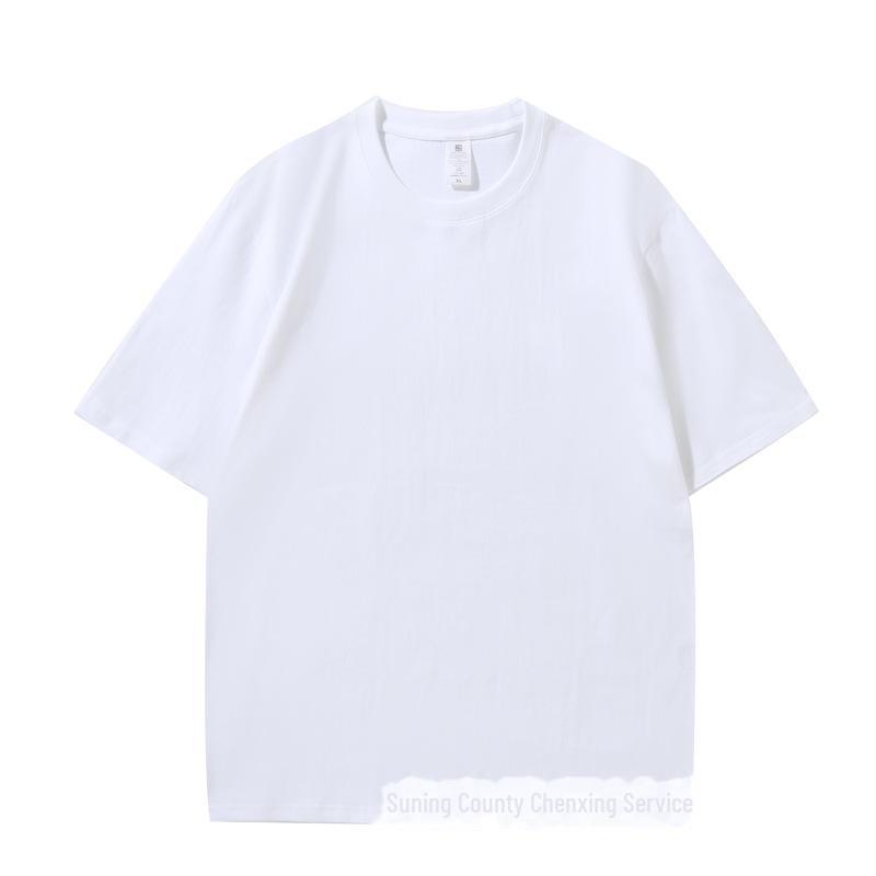 Футболка из плотного чистого хлопка плотностью 230 г, с коротким рукавом и свободными плечами, с фирменным логотипом — однотонная, унисекс.