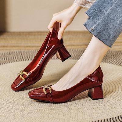 Туфли на высоком каблуке женские 2025 года, новые весенне-осенние туфли на среднем каблуке из лакированной кожи красного цвета с французским квадратным носком, одинарные туфли женские