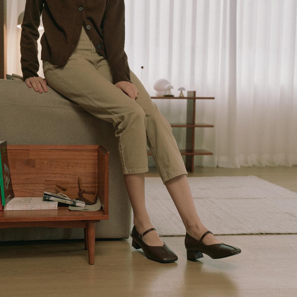 Kerrijade V-Cut Pumps_Brown