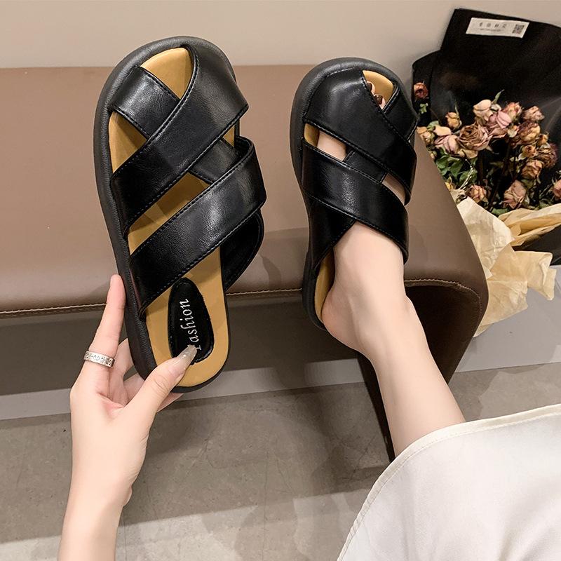 Тапочки женские лето 2025 новые римские плетеные с закрытым носком женские на плоской подошве ленивые сандалии-шлепанцы женские