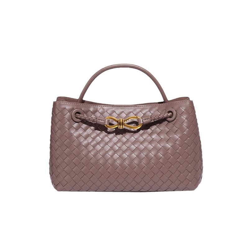 Вместительная сумка среднего размера через плечо или через почтальонку ручной работы