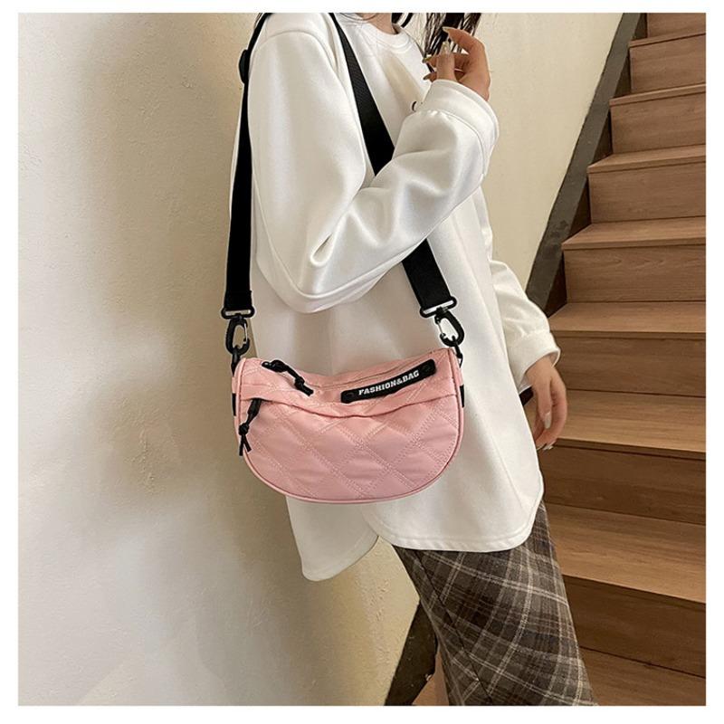 Новая коллекция осень-зима 2023 года: женская сумка через плечо с большой вместимостью, высококачественный дизайн, нишевый дизайн, сумка-седловидная сумка на одно плечо