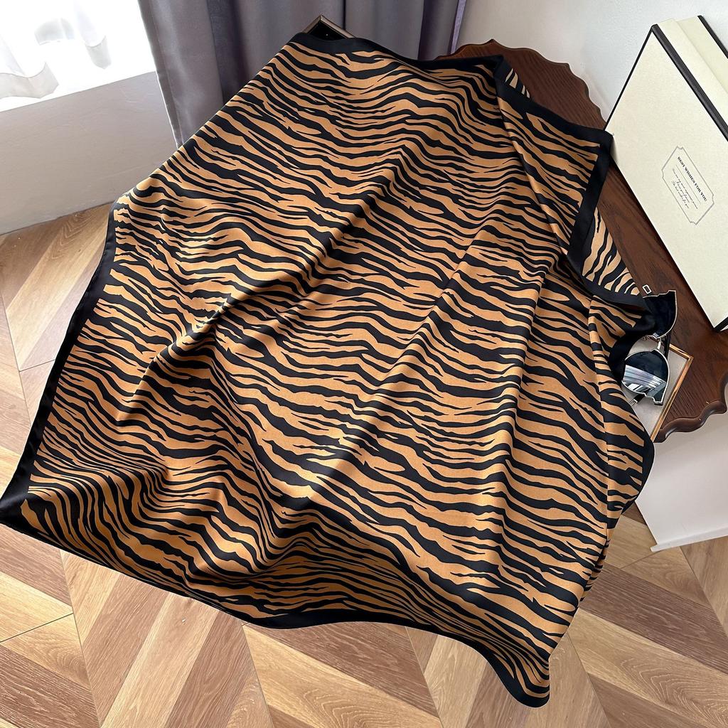 High-quality Luxurious Silk Scarves Headband Scarfs Neck Scarf For Women Chain Silk Scarf Women's Decorative Shawl